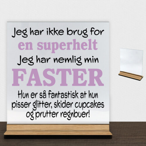 Jeg har ikke brug for en superhelt... - faster | Glasskilt inkl. fod (træfinér)