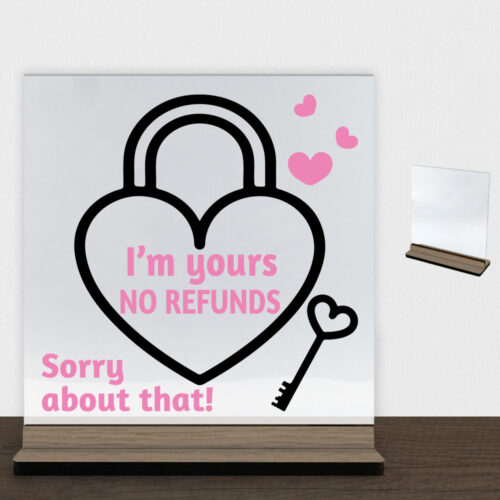 I'm yours, no refunds | Glasskilt inkl. fod (træfinér)