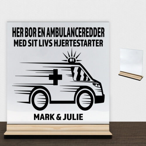 Her bor en ambulanceredder design 1 | Glasskilt inkl. fod (træfinér)