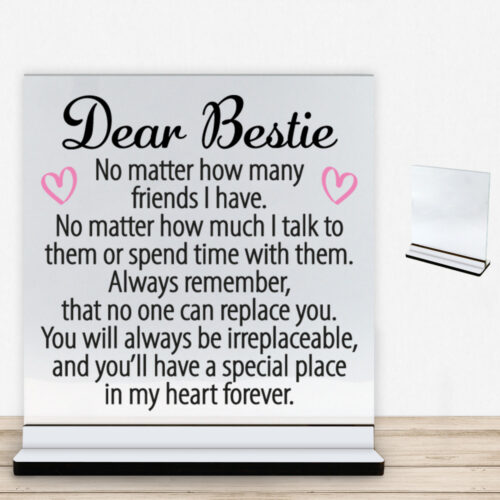 Dear Bestie... | Glasskilt inkl. fod med farvet overflade