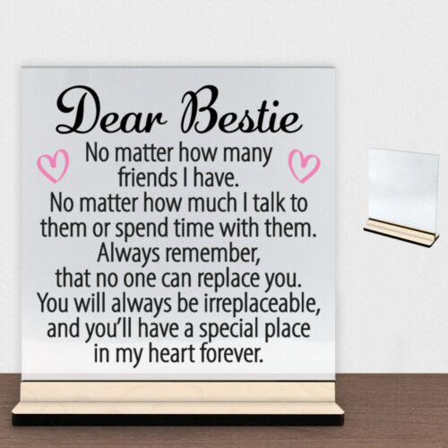 Dear Bestie... | Glasskilt inkl. fod (poppel krydsfinér)