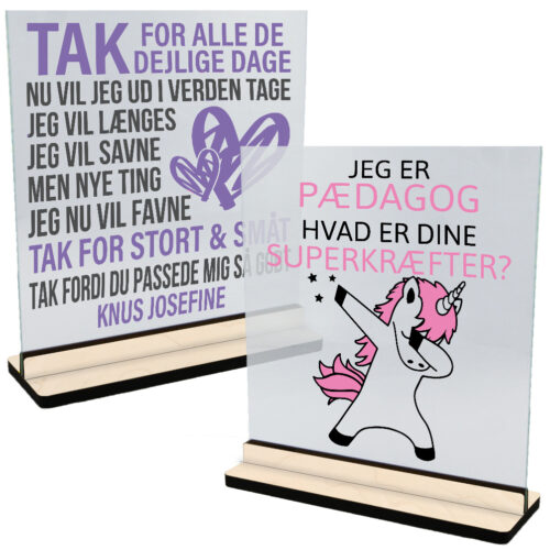 Dagplejer, pædagog & lærer | Glasskilte inkl. fod (poppel krydsfinér)