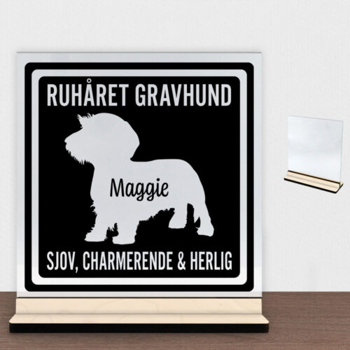 MyPets Ruhåret Gravhund #1 | Glasskilt inkl. fod (poppel krydsfinér)