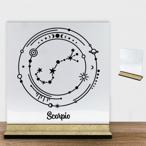 Stjernetegn "My Zodiac" - Scorpio (skorpionen) | Glasskilt inkl. fod (træfiber)