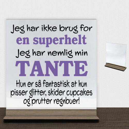 Jeg har ikke brug for en superhelt... - tante | Glasskilt inkl. fod (træfinér)