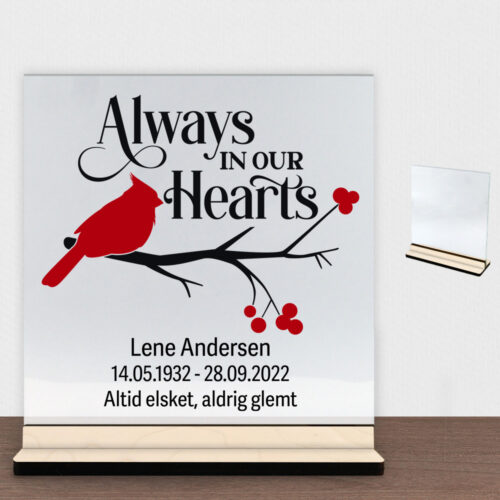 Always in our hearts | Glasskilt inkl. fod (poppel krydsfinér)