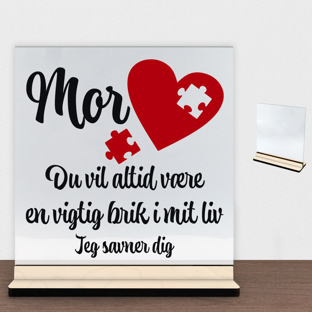 Mor du vil altid være en vigtig brik | Glasskilt inkl. fod (poppel krydsfinér)