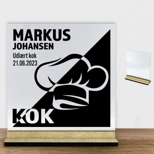 Udlært kok design 1 | Glasskilt inkl. fod (træfiber)