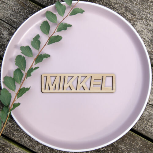 Navn med ramme udskåret #4 | Bordkort (træfinér)