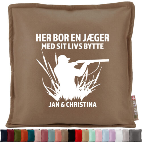 Her bor en jæger #1 | Pyntepude i filt