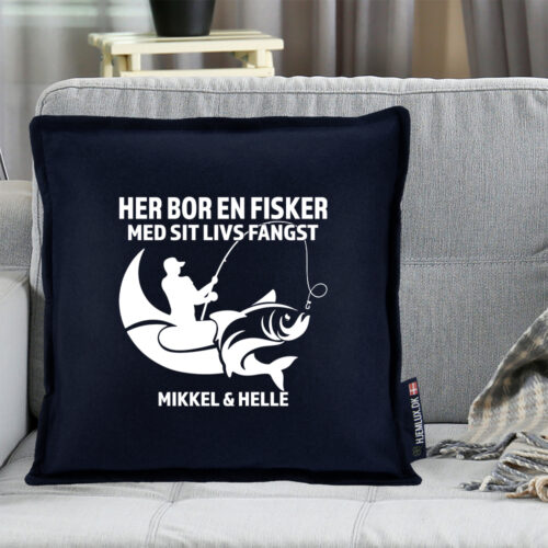 Alternative view of Her bor en fisker | Pyntepude i filt