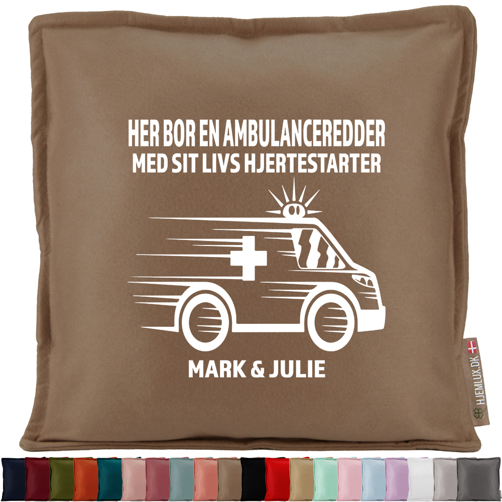 Her bor en ambulanceredder | Pyntepude i filt