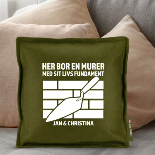 Alternative view of Her bor en murer #1 | Pyntepude i filt