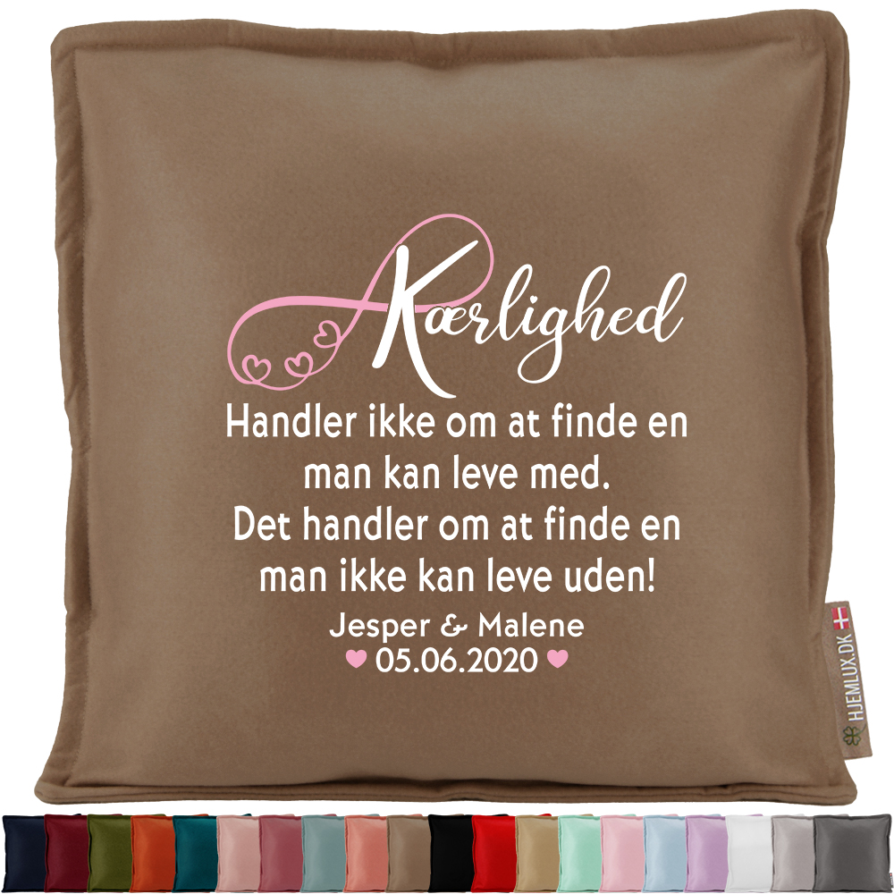 Kærlighed handler ikke om... | Pyntepude i filt