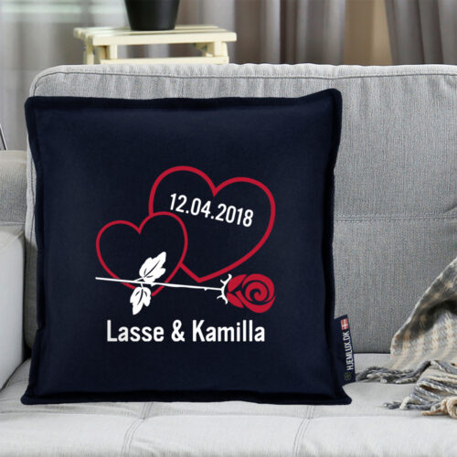 Alternative view of Hjerter med rose | Pyntepude i filt