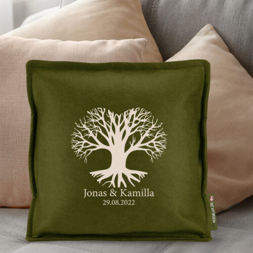 Alternative view of Hjerteformet livstræ m. navne | Pyntepude i filt