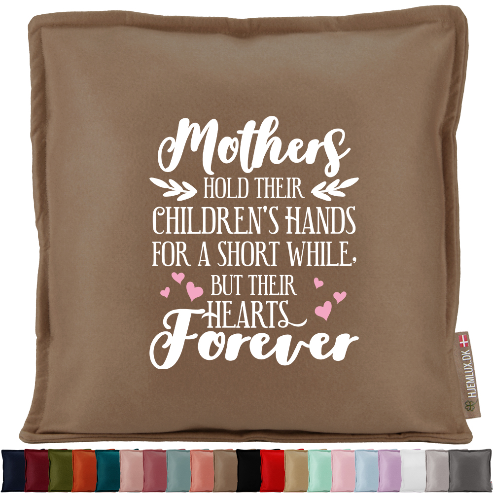 Mothers hold their children’s hands… #2 | Pyntepude i filt