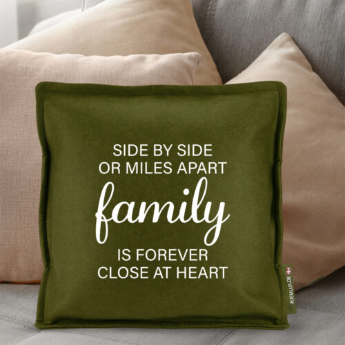 Alternative view of Side by side or miles apart, family is forever close at heart | Pyntepude i filt