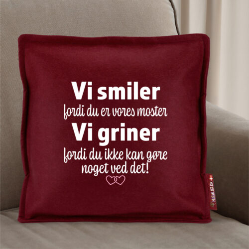 Jeg smiler fordi du er min moster... | Pyntepude i filt - Image 2