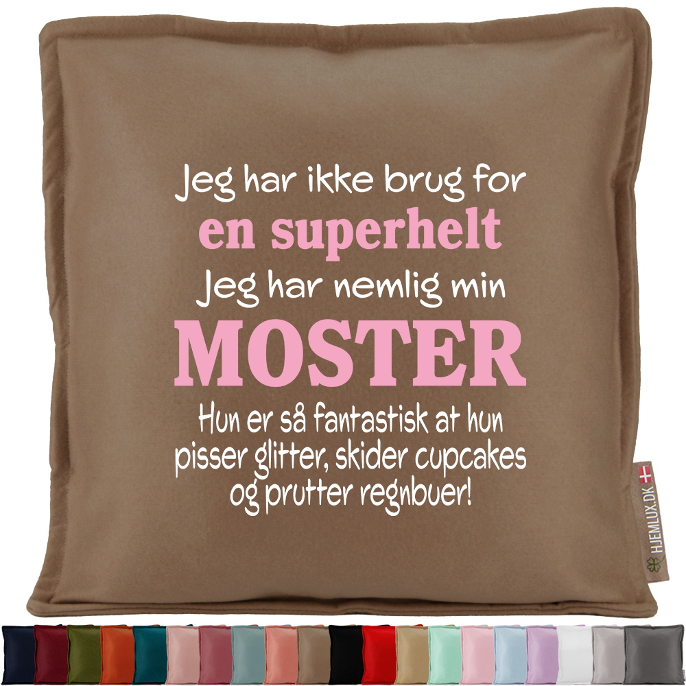 Jeg har ikke brug for en superhelt… – moster | Pyntepude i filt