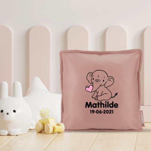 Alternative view of Baby elefant med hjerte & fødselsdata | Pyntepude i filt