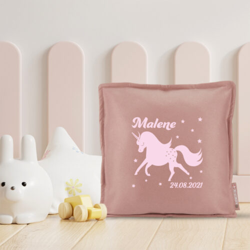 Alternative view of Henrivende enhjørning med stjerner, navn & dato | Pyntepude i filt