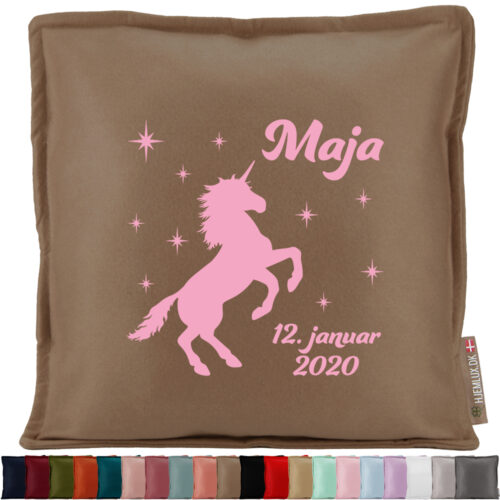 Stejlende enhjørning med stjerner, navn & dato | Pyntepude i filt