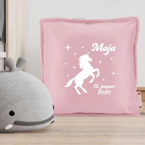 Alternative view of Stejlende enhjørning med stjerner, navn & dato | Pyntepude i filt