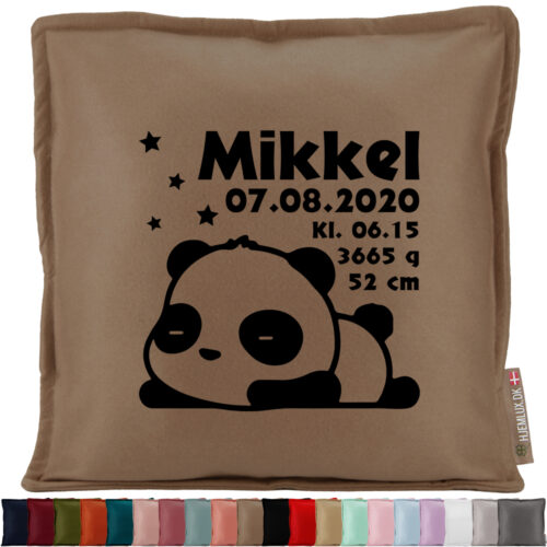 Sød sovende panda med fødselsdata | Pyntepude i filt