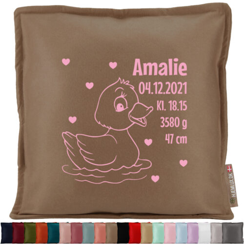 Sød baby and med hjerter & fødselsdata | Pyntepude i filt
