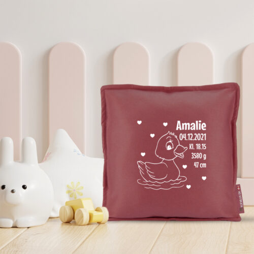 Alternative view of Sød baby and med hjerter & fødselsdata | Pyntepude i filt