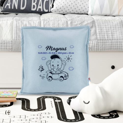 Alternative view of Den lille elefant med fødselsdata #2 | Pyntepude i filt