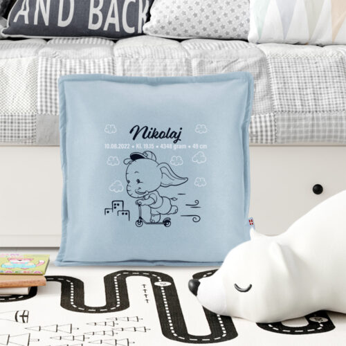 Alternative view of Den lille elefant med fødselsdata #8 | Pyntepude i filt