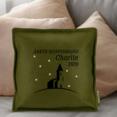 Alternative view of Konfirmation årets konfirmand med kirke & stjerner | Pyntepude i filt