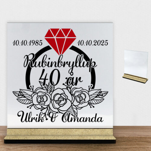 Rubinbryllup 40 år #1 | Glasskilt inkl. fod (træfiber)