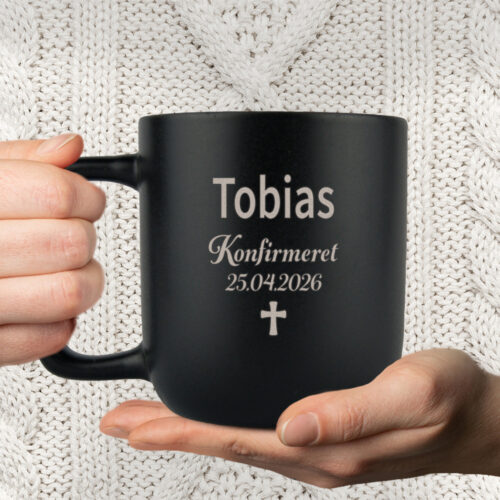 Alternative view of Konfirmeret med valgfrit navn & dato | Krus med gravering